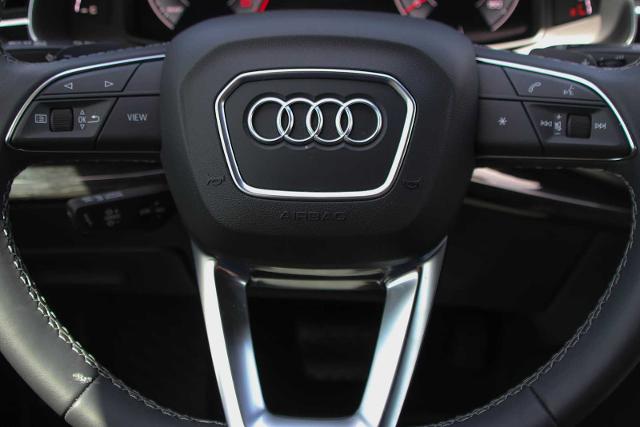 2025 Audi Q7 Vehicle Photo in SUGAR LAND, TX 77478